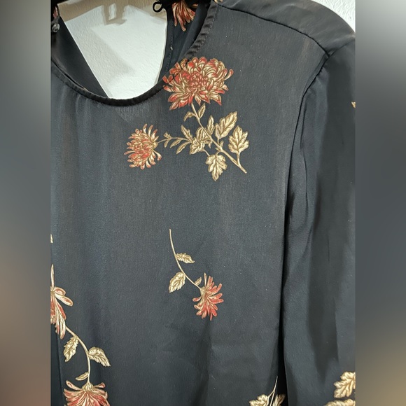 Black Dynamite printed top with front knot in size xs - Picture 4 of 4